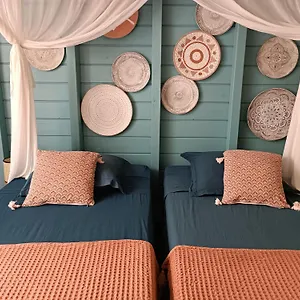  Hébergement de vacances Tiki Paradise Fwi